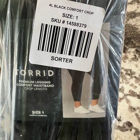 TORRID Womens Size 1 Black Comfort Waist Crop Premium Leggjngs - Picture 2 of 7